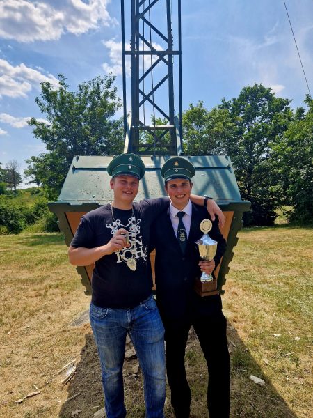 Simon Bonacker mit seinem Vorgänger Luis Kappen